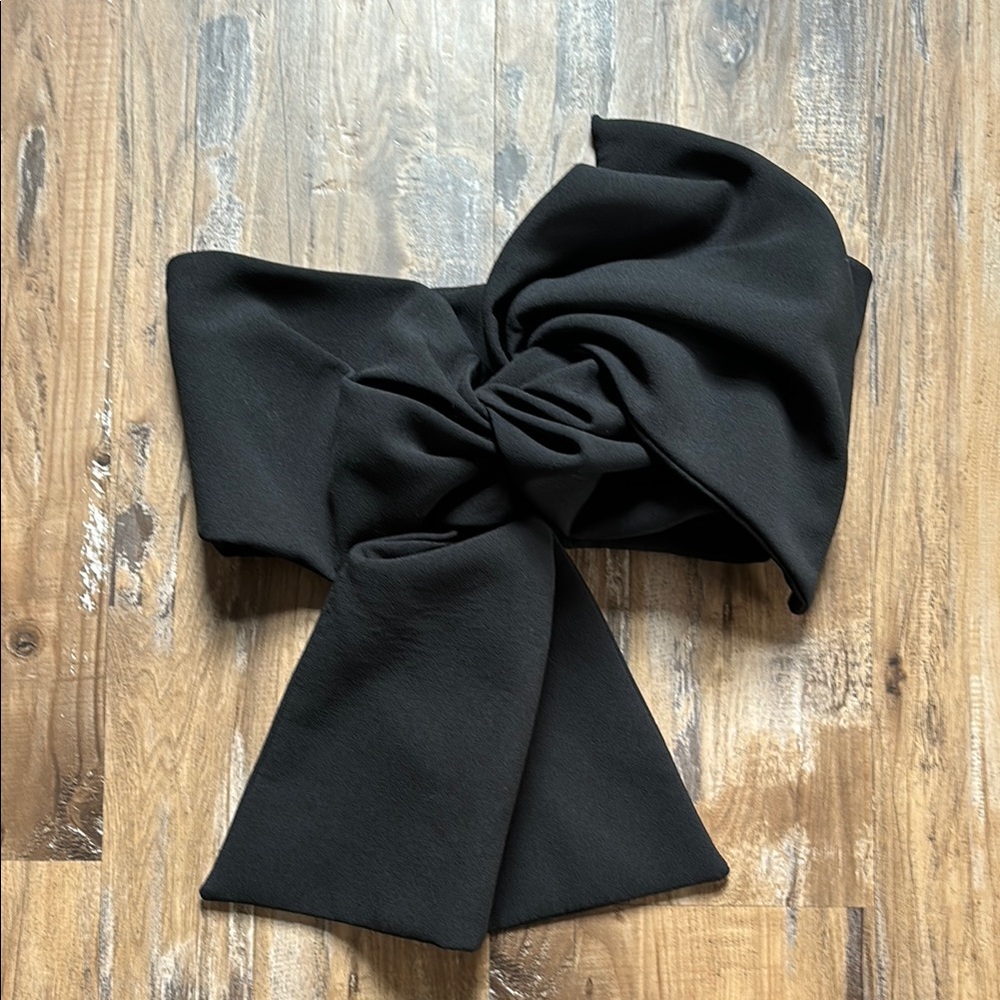 ZETA Black Strapless Twist Front Top